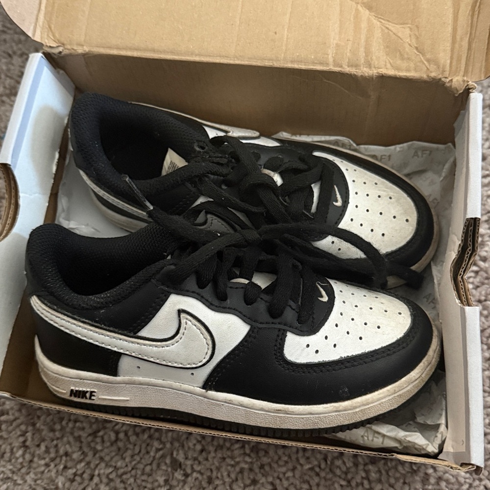 Nike Classic Black and White Low-Tops